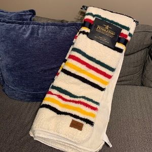 NWT Pendleton Classic Throw Blanket